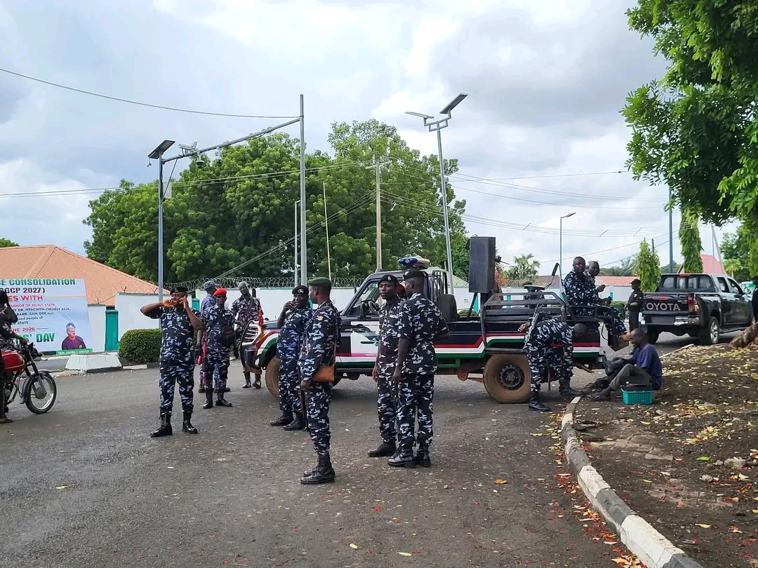 SECURITY TIGHTENED AROUND GOVERNMENT HOUSE, MAKURDI AS GOVERNOR ALIA MEETS AKUME 