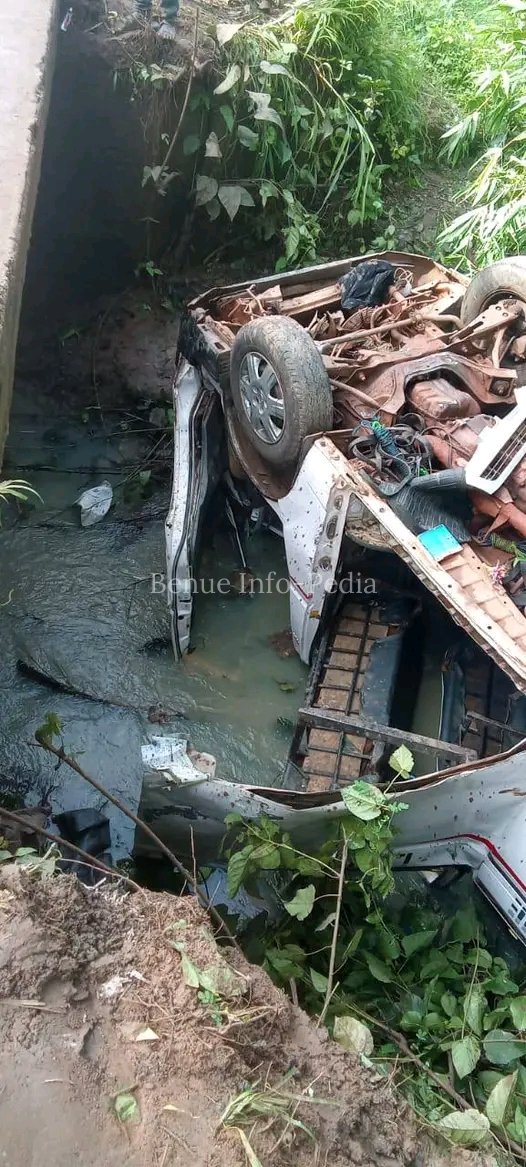 BREAKING: Female Passenger Reportedly Dies as Benue Links Bus Plunges Into Stream Along Ogiladzi–Abakwa Road
