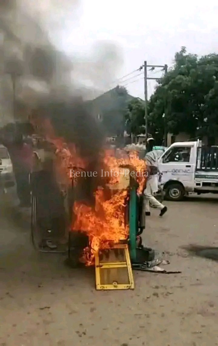 Mob Sets Ablaze Tricycles Linked to Suspected Phone Thieves in Jos