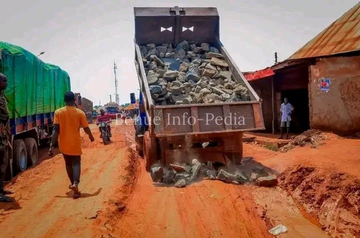 Sen. Abba Moro Donates ₦1 Million to Support Ugbokpo Youth Road Repair Initiative