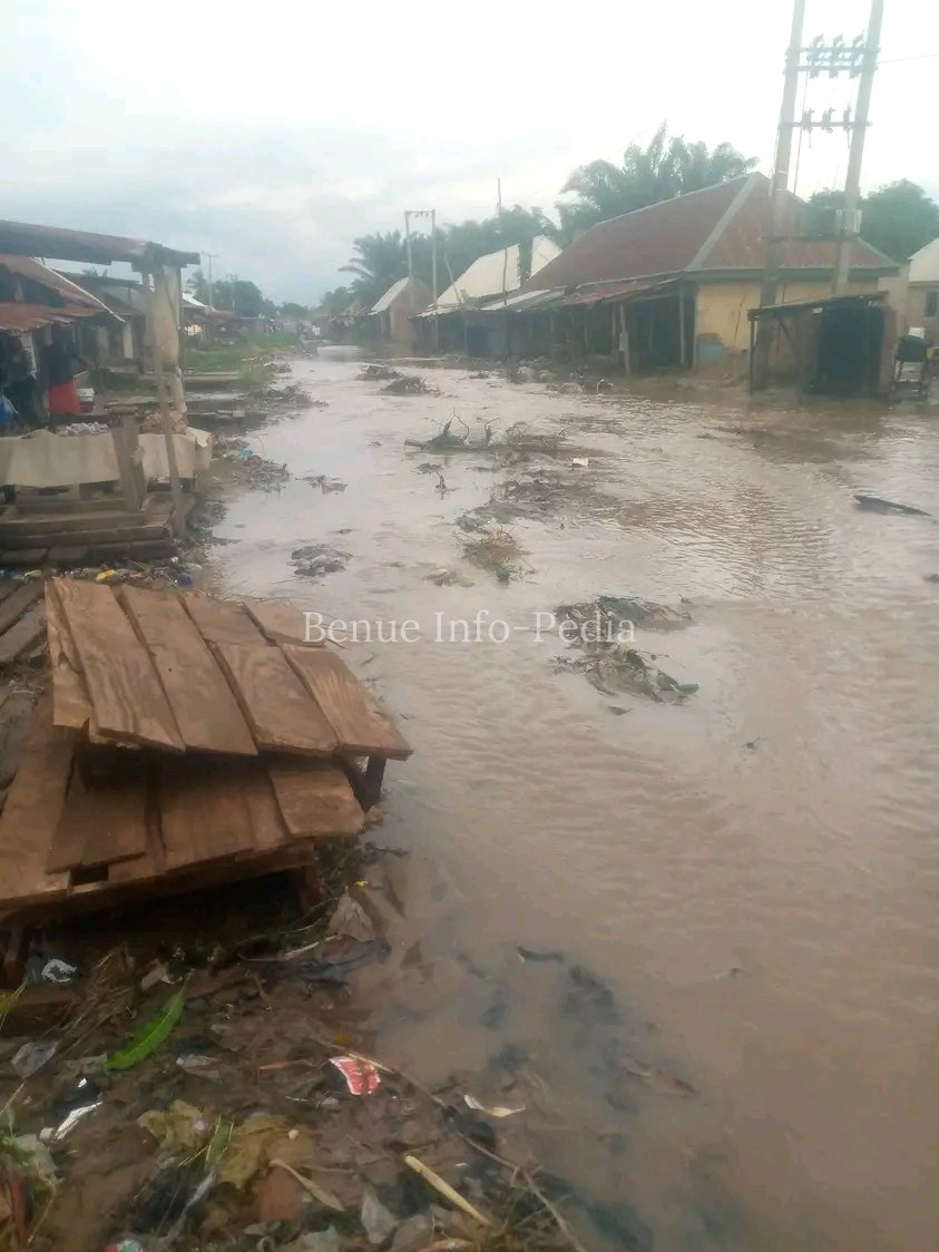Heavy Rain Leaves Parts of WuruKum Market Under Water, Traders Count Losses